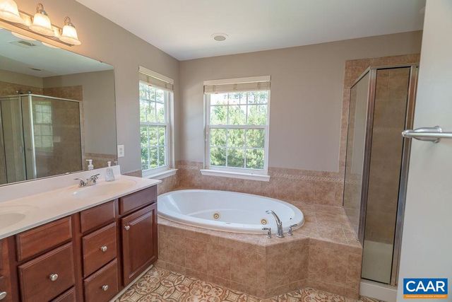 716 BEAR ISLAND PKWY, Zion Crossroads, VA 22942