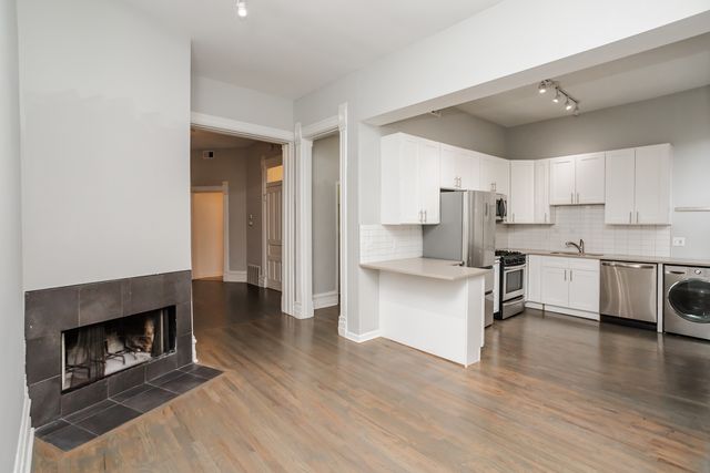 46 E Chicago Avenue 2W, Chicago, IL 60611