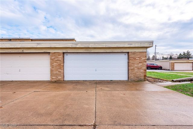 5200 Royalton Road 12A, North Royalton, OH 44133