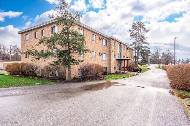 5200 Royalton Road 12A, North Royalton, OH 44133