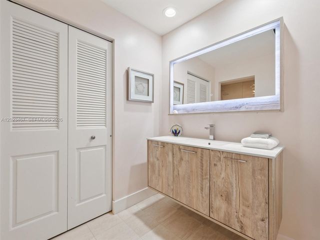 2425 Fisher Island Dr 5205, Miami Beach, FL 33109