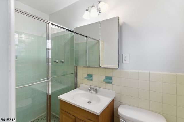 137 Voorhees St, Teaneck Twp., NJ 07666