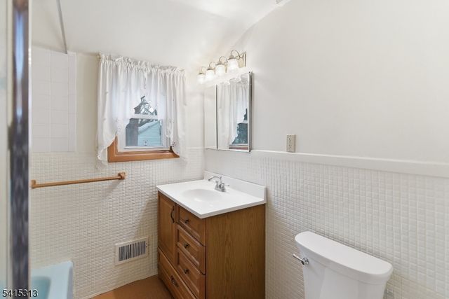 137 Voorhees St, Teaneck Twp., NJ 07666