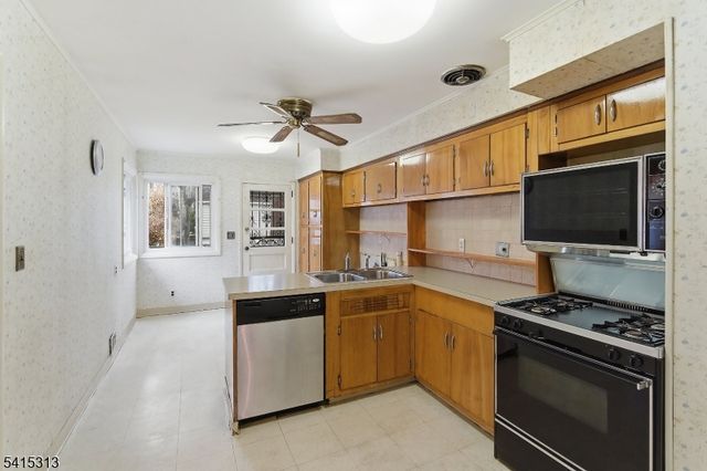 137 Voorhees St, Teaneck Twp., NJ 07666