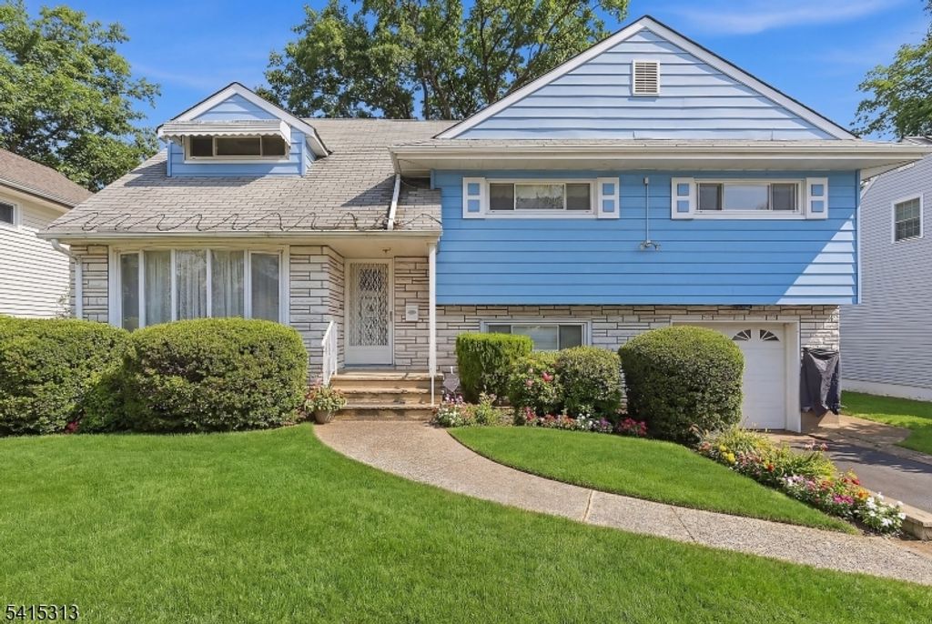 137 Voorhees St, Teaneck Twp., NJ 07666