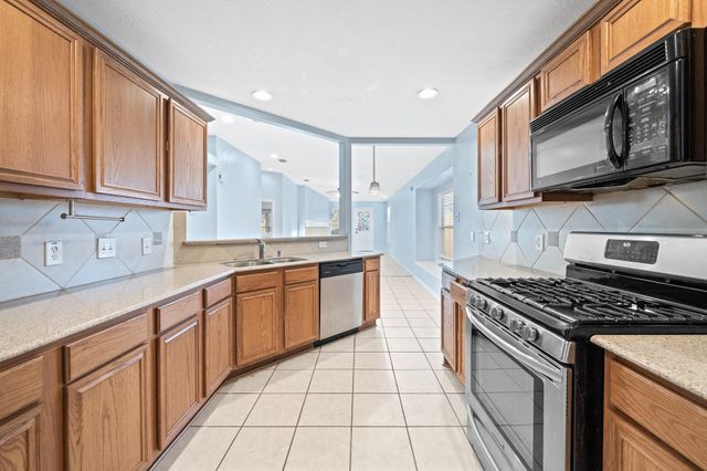 11018 Warath Oak Court, Houston, TX 77065