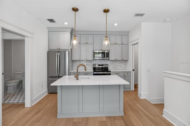 1211 35TH AVENUE N, St Petersburg, FL 33704