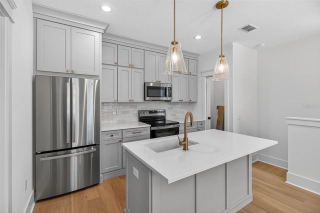 1211 35TH AVENUE N, St Petersburg, FL 33704