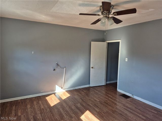 1002 Second Avenue, New Cumberland, WV 26047