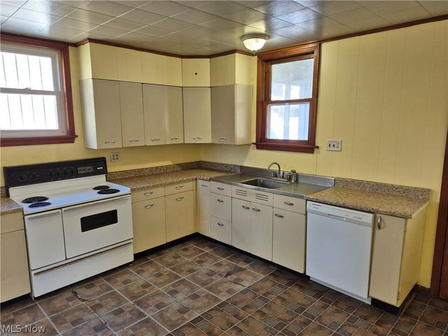 1002 Second Avenue, New Cumberland, WV 26047