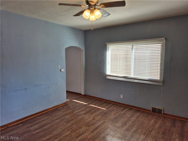 1002 Second Avenue, New Cumberland, WV 26047