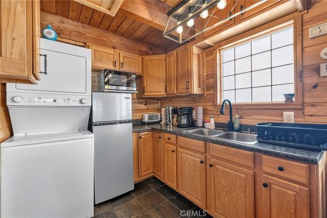 2418 Fir, Running Springs, CA 92382
