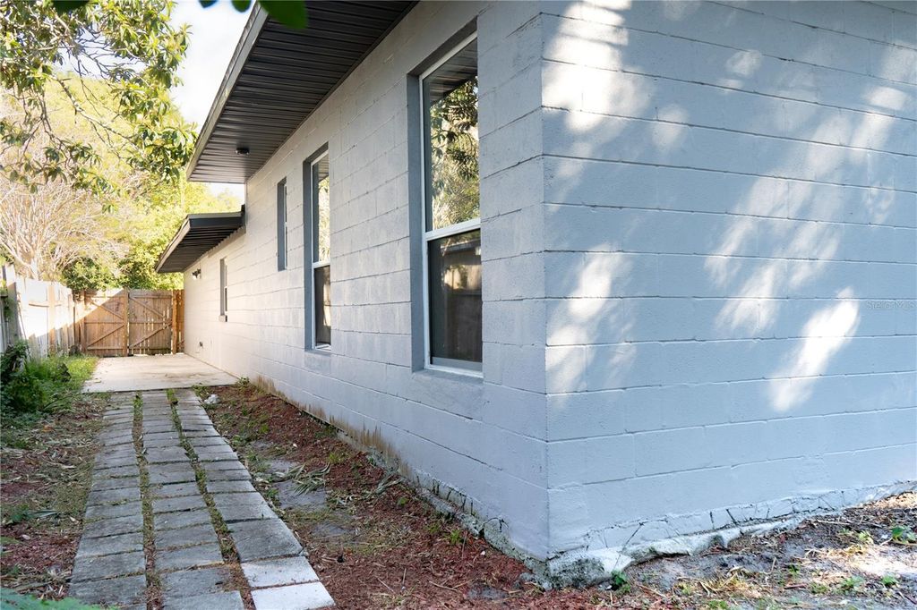 Image 34 of property listing at 714 KANKAKEE LANE, Orlando, FL 32807