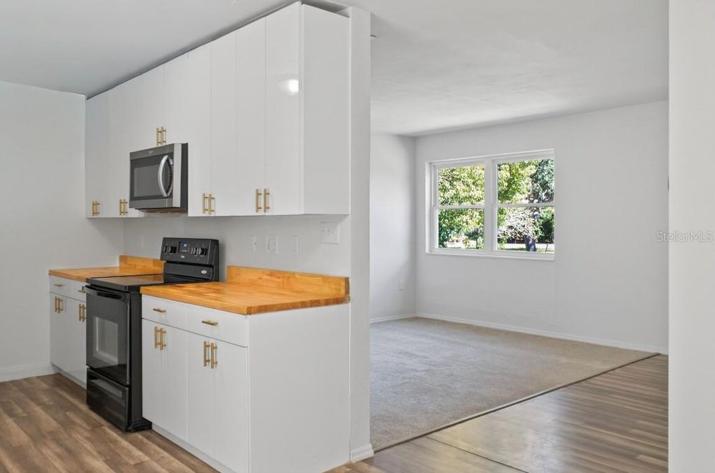 Image 8 of property listing at 714 KANKAKEE LANE, Orlando, FL 32807