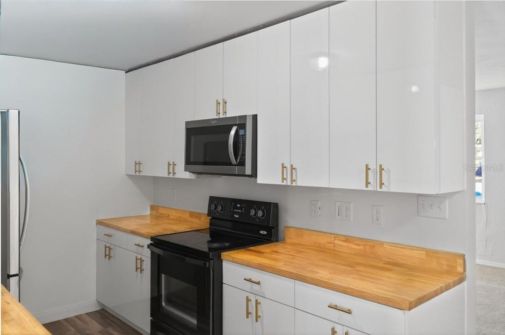 Image 9 of property listing at 714 KANKAKEE LANE, Orlando, FL 32807