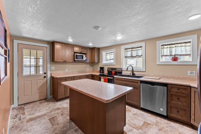 404 1st Avenue, Hampton, IL 61256