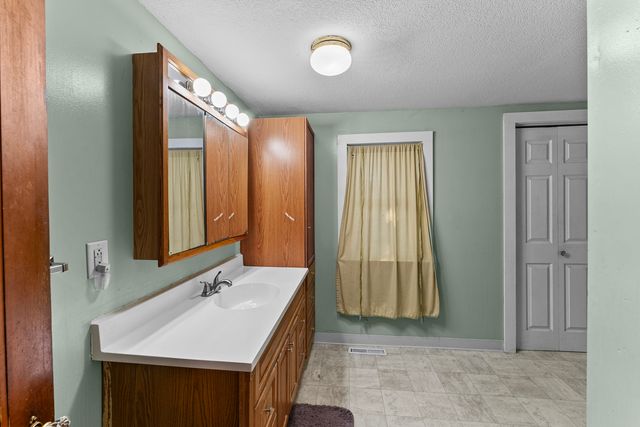404 1st Avenue, Hampton, IL 61256