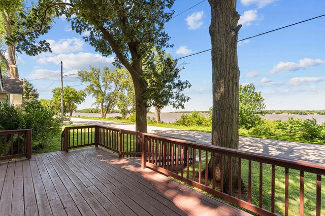 404 1st Avenue, Hampton, IL 61256