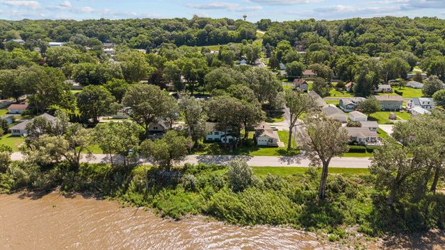 404 1st Avenue, Hampton, IL 61256