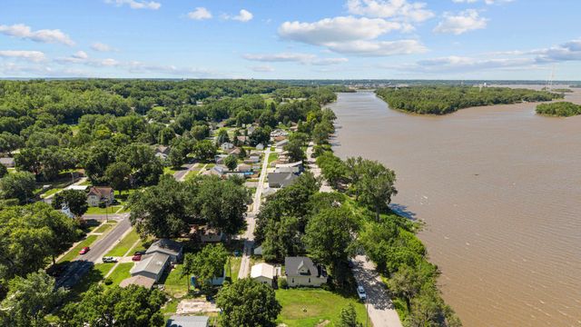 404 1st Avenue, Hampton, IL 61256