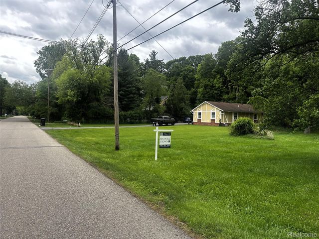 20099 Purlingbrook Street, Livonia, MI 48152