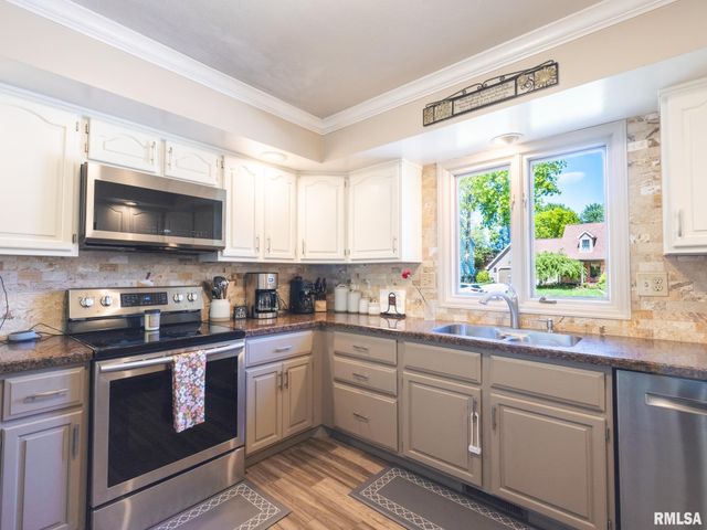 3612 W CHARTWELL Road, Peoria, IL 61614