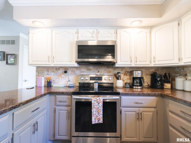 3612 W CHARTWELL Road, Peoria, IL 61614