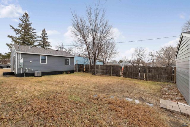 1133 BLAINE AVE, Rapid City, SD 57701