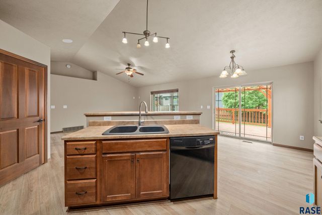 2809 S Lucerne Ave, Sioux Falls, SD 57106
