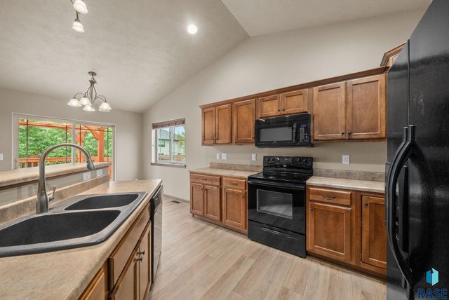 2809 S Lucerne Ave, Sioux Falls, SD 57106