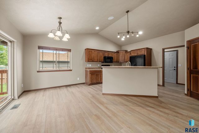 2809 S Lucerne Ave, Sioux Falls, SD 57106