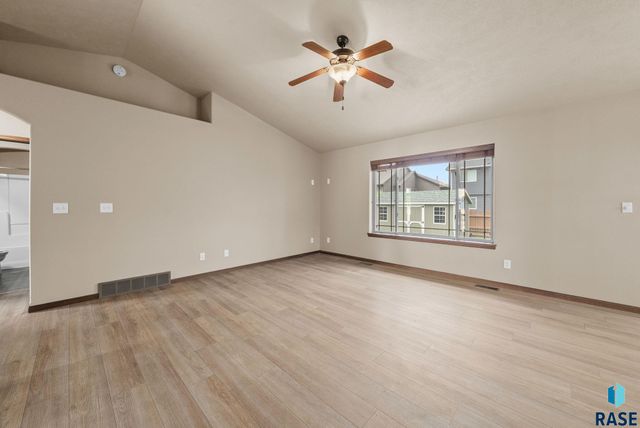 2809 S Lucerne Ave, Sioux Falls, SD 57106