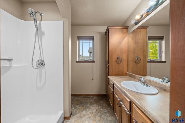 2809 S Lucerne Ave, Sioux Falls, SD 57106