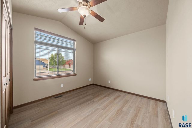 2809 S Lucerne Ave, Sioux Falls, SD 57106