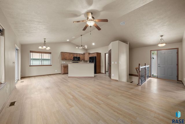 2809 S Lucerne Ave, Sioux Falls, SD 57106