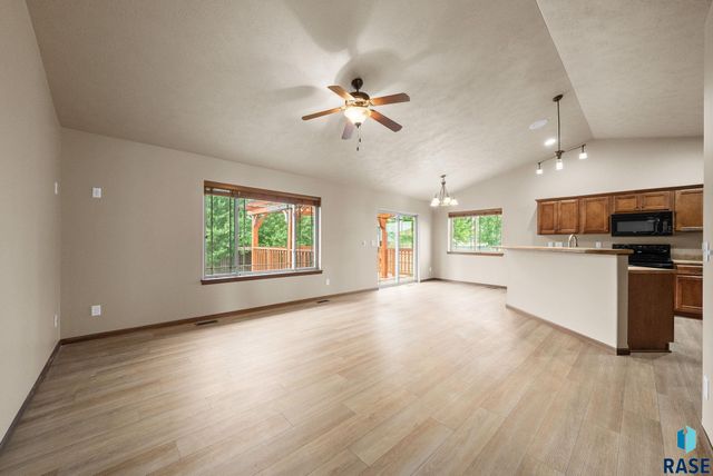 2809 S Lucerne Ave, Sioux Falls, SD 57106