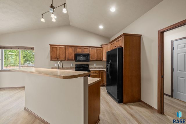 2809 S Lucerne Ave, Sioux Falls, SD 57106