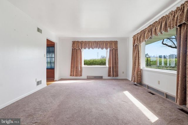 1437 LITITZ RD, Manheim, PA 17545