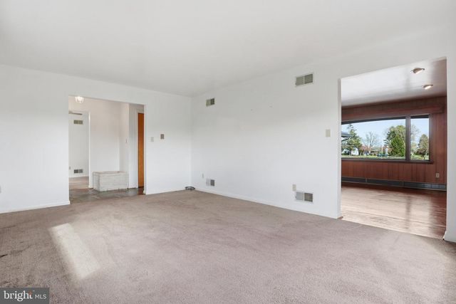 1437 LITITZ RD, Manheim, PA 17545
