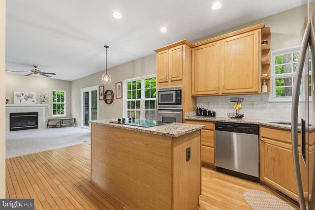 3404 HOLLY CIR, Triangle, VA 22172