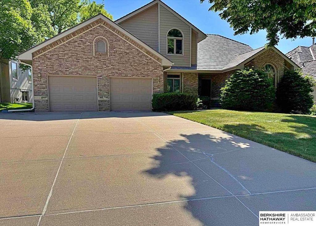 1612 S 155 Street, Omaha, NE 68144