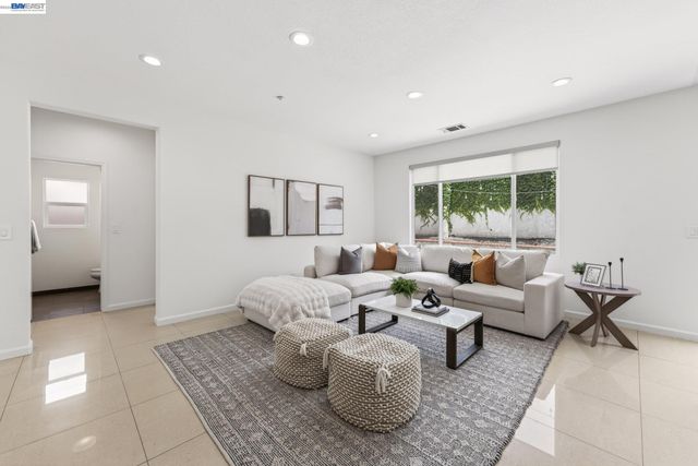 34517 Windflower Ln, Union City, CA 94587