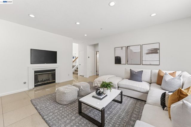 34517 Windflower Ln, Union City, CA 94587