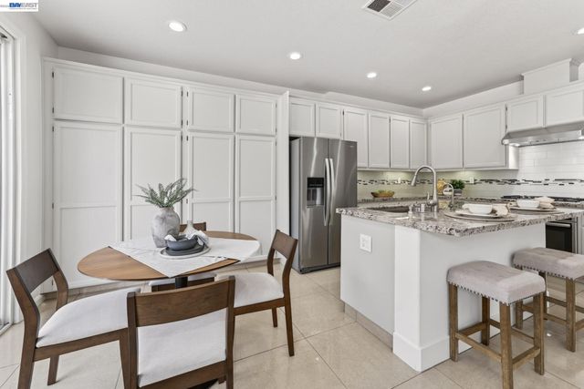 34517 Windflower Ln, Union City, CA 94587