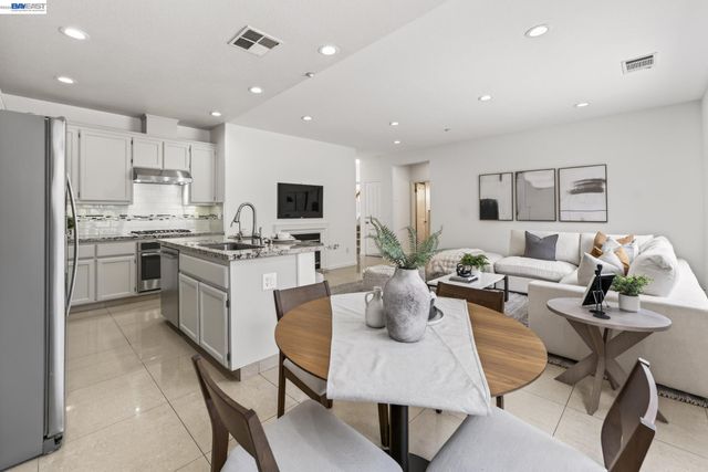 34517 Windflower Ln, Union City, CA 94587