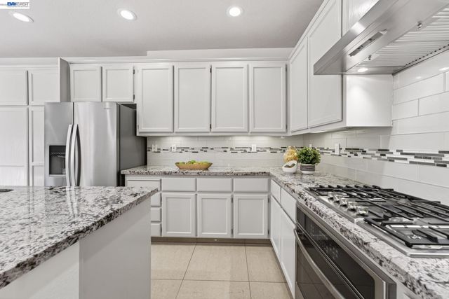 34517 Windflower Ln, Union City, CA 94587