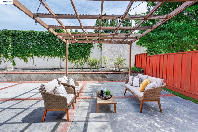 34517 Windflower Ln, Union City, CA 94587