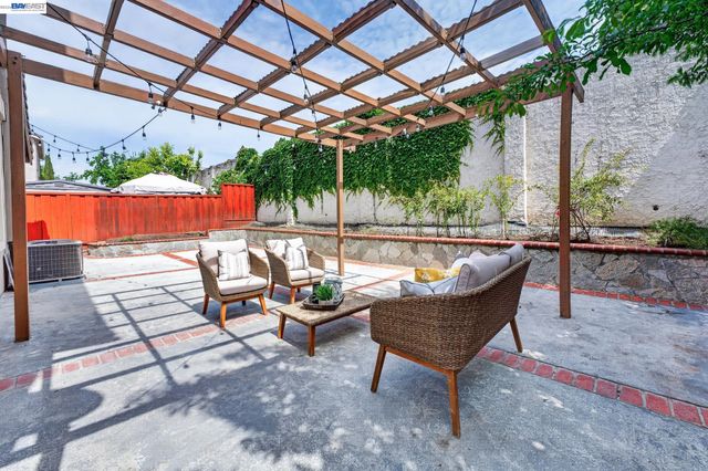 34517 Windflower Ln, Union City, CA 94587