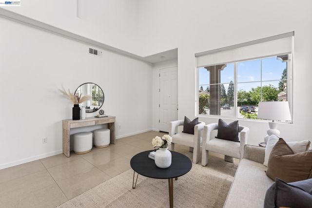 34517 Windflower Ln, Union City, CA 94587