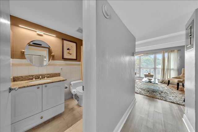 2124 NE 5th Avenue 212, Wilton Manors, FL 33305